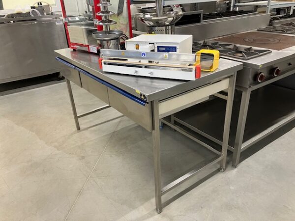 Table inox centrale 3 tiroirs – ACTIF – Image 2