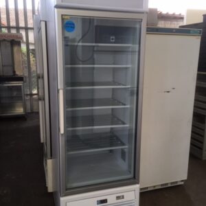 Armoire 1 porte vitrée négative – ISA