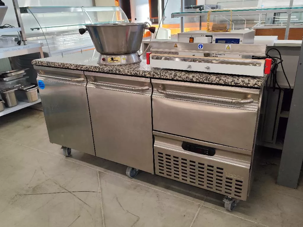 Tour pâtissier 2 portes 1 tiroir