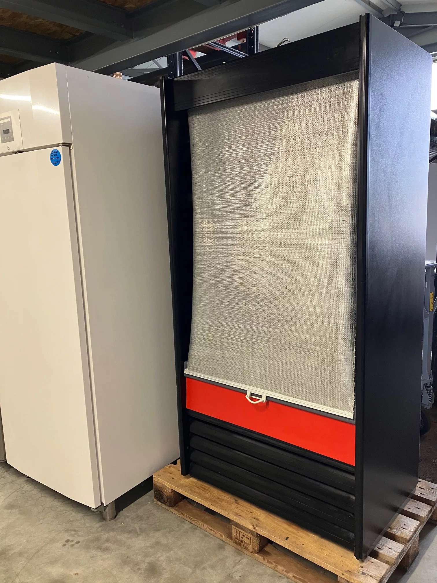 Vitrine murale libre service avec rideau de nuit – FOGAL – Image 2