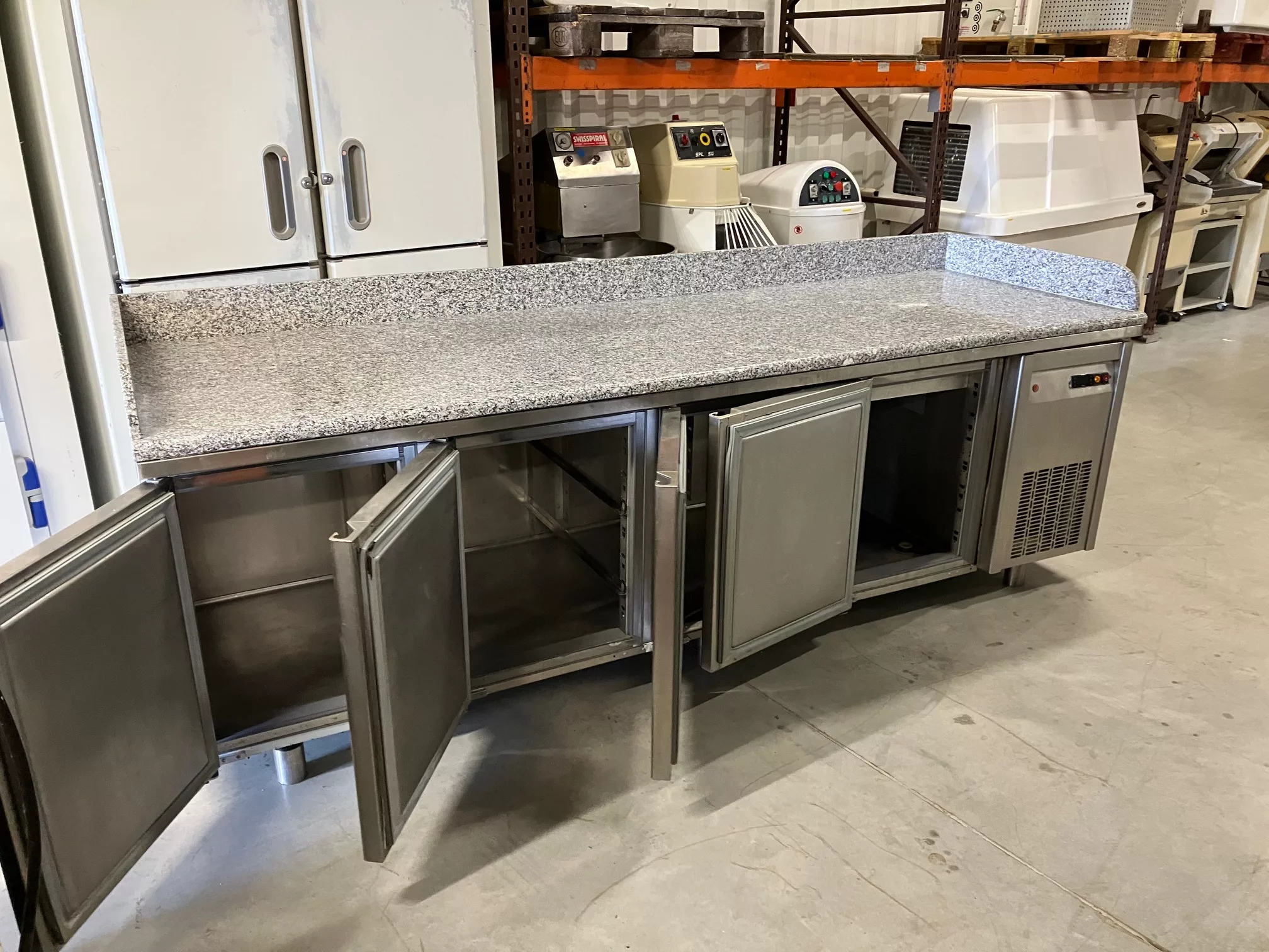 Tour pâtissier 4 portes dessus marbre – CORECO – Image 3