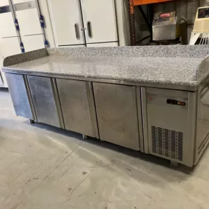 Tour pâtissier 4 portes dessus marbre – CORECO