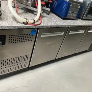 Tour pâtissier 3 portes dessus marbre – ISOTECH