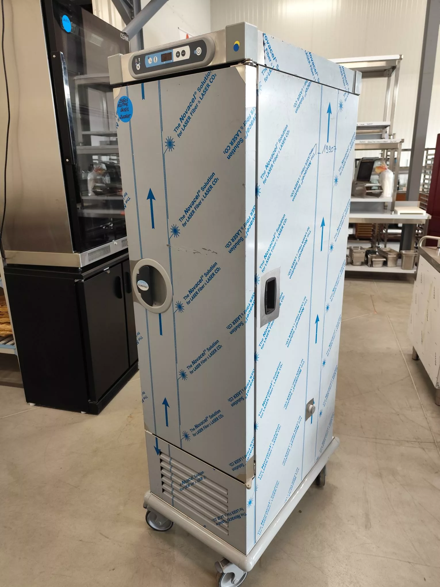 Armoire réfrigérée positive GN1/1 – TOURNUS EQUIPEMENT